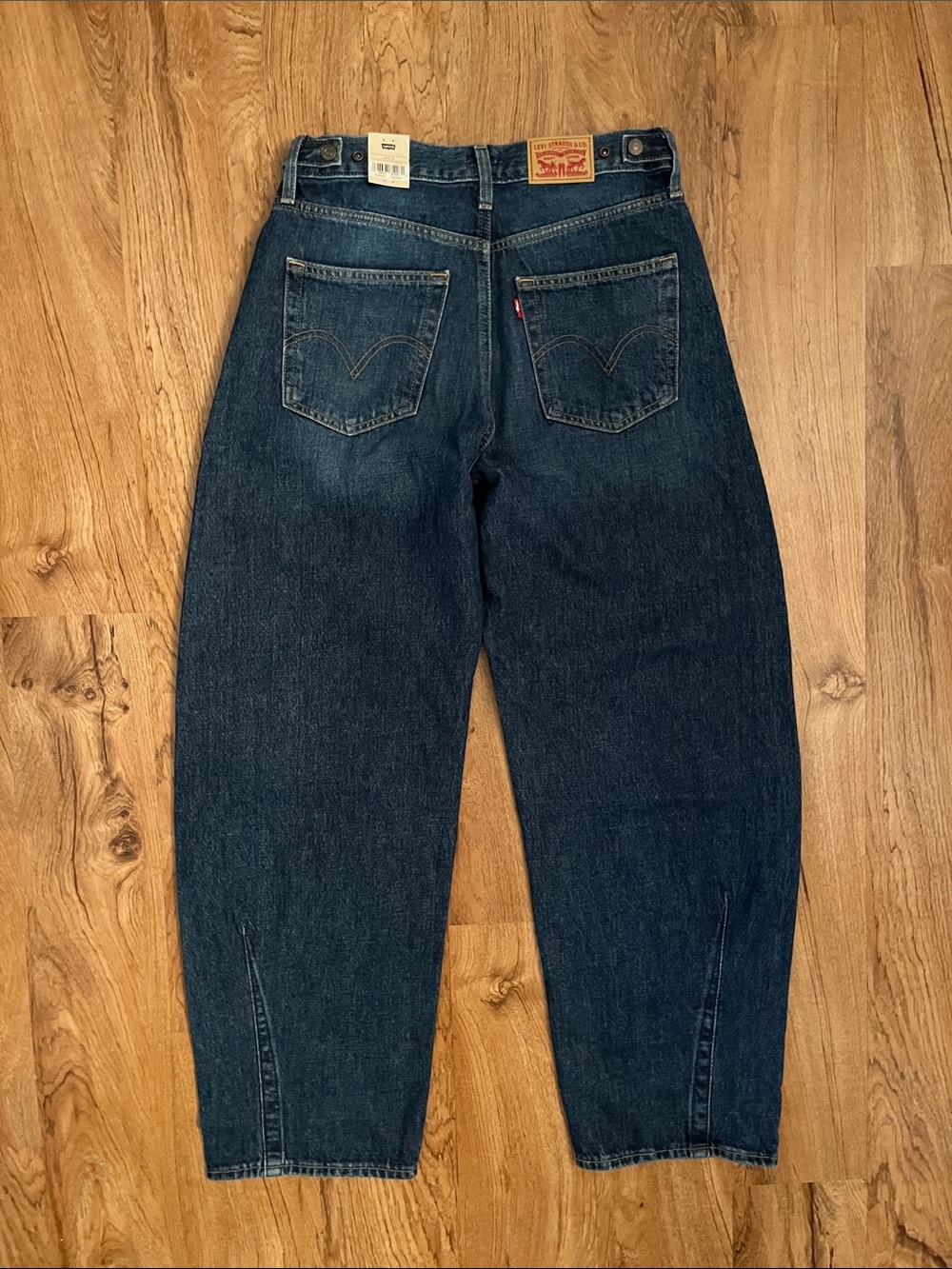 NWT Levi’s Cinch Barrel Jeans - Picture 10 of 13